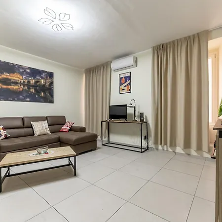 Luca Flat - Tiburtina Train Station & Wi-fi *