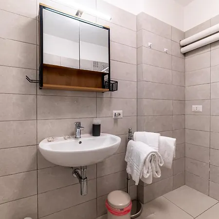 Luca Flat - Tiburtina Train Station & Wi-fi Lägenhet *